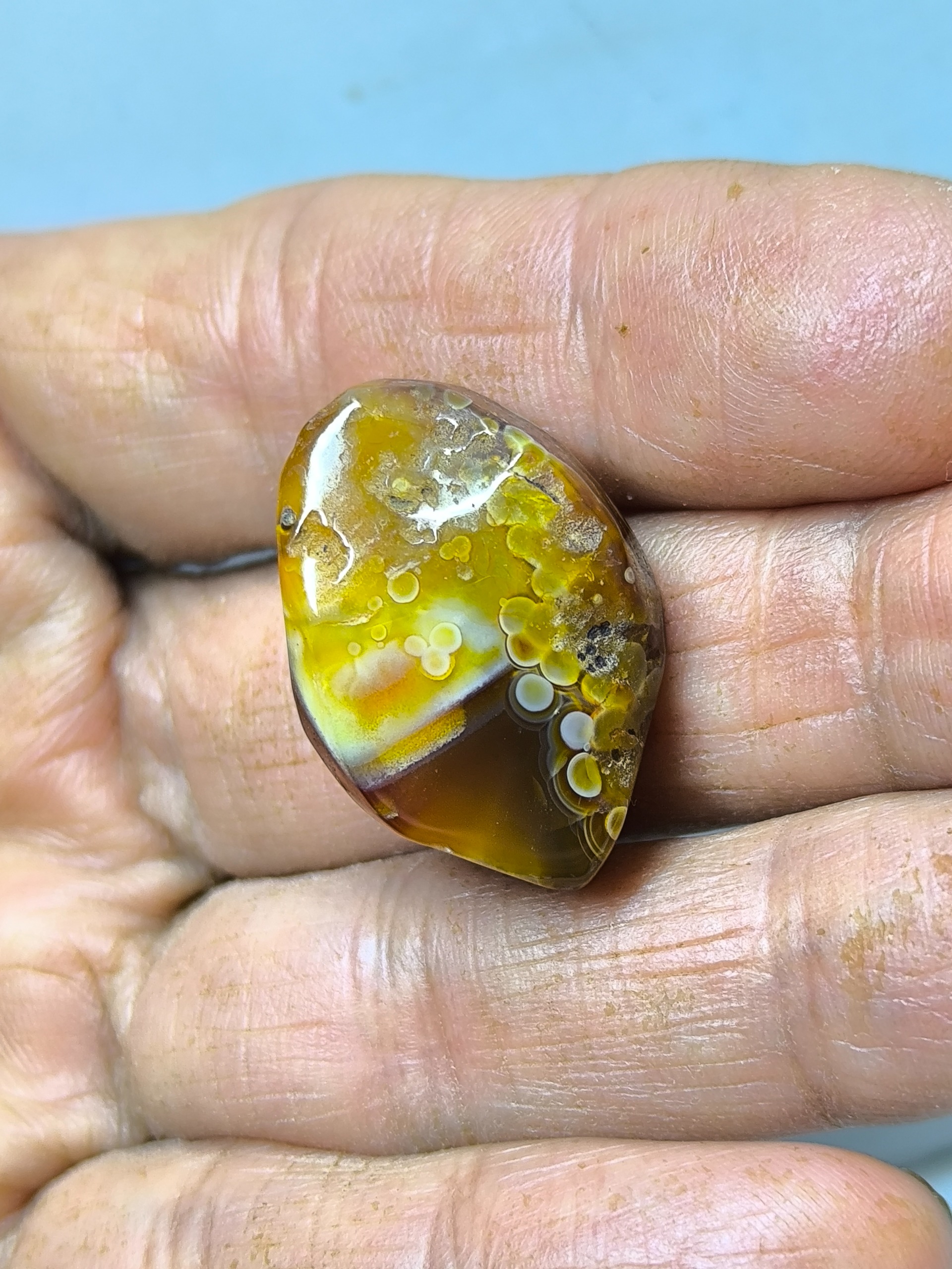 سنگ اعجوبه حجرالعیون هزار چشم عین الرحمه