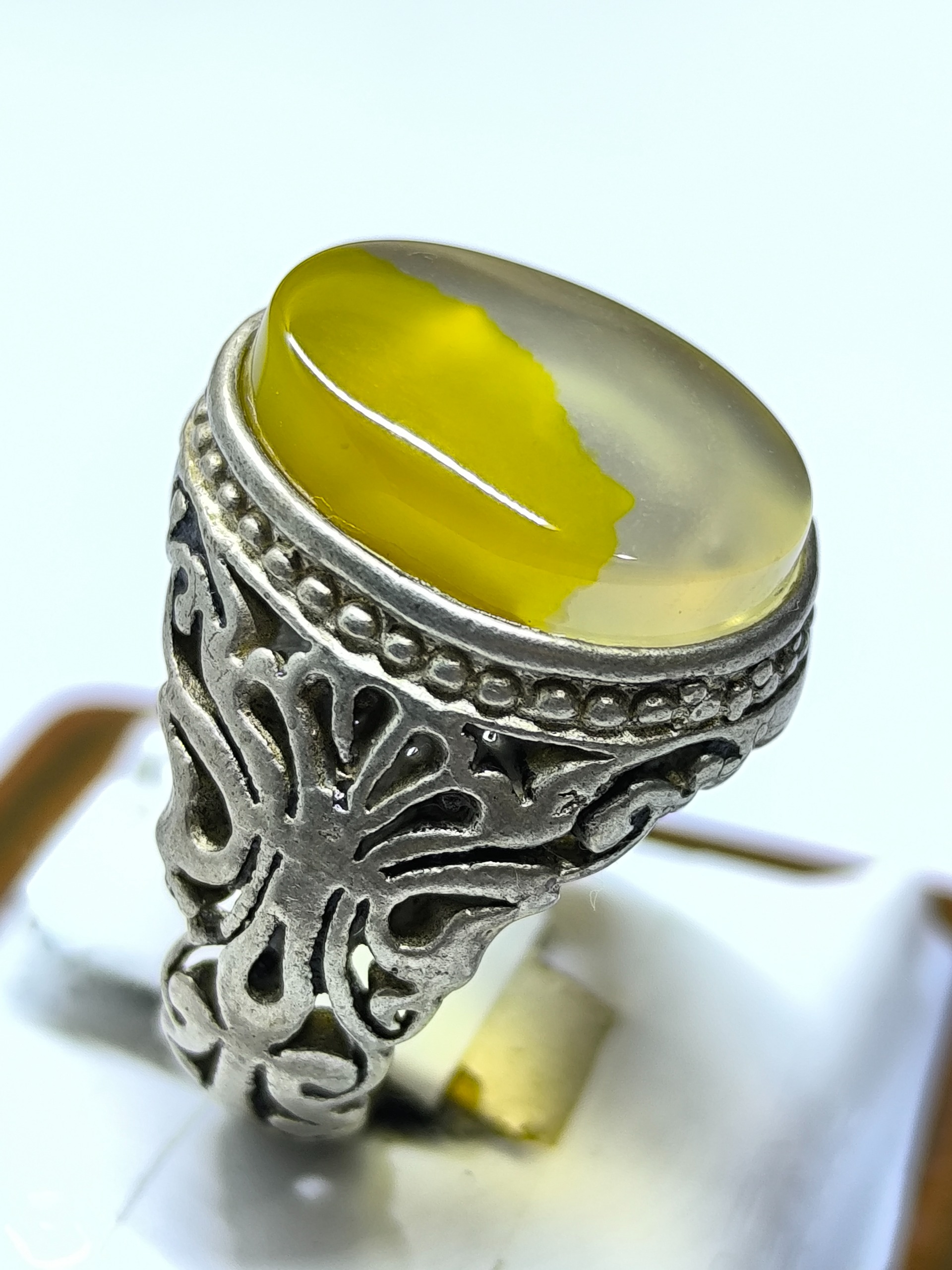 انگشتربسیار زیبا و لاکچری عقیق زرد یمانی