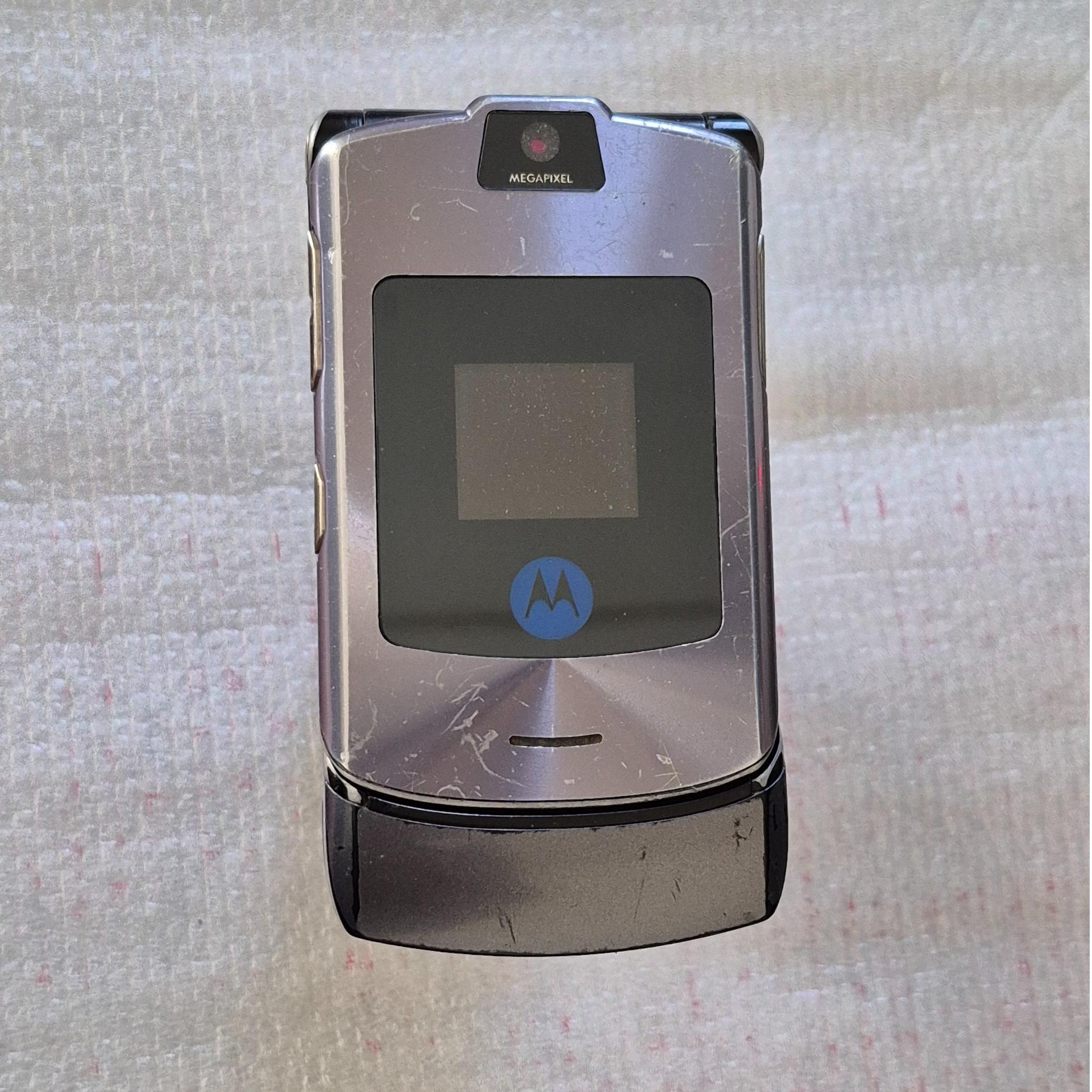 گوشی موتورالا V3 اصل قدیمی