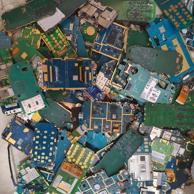 یک کیلو برد گوشی قدیمی جهت استخراج فلزات گرانبها