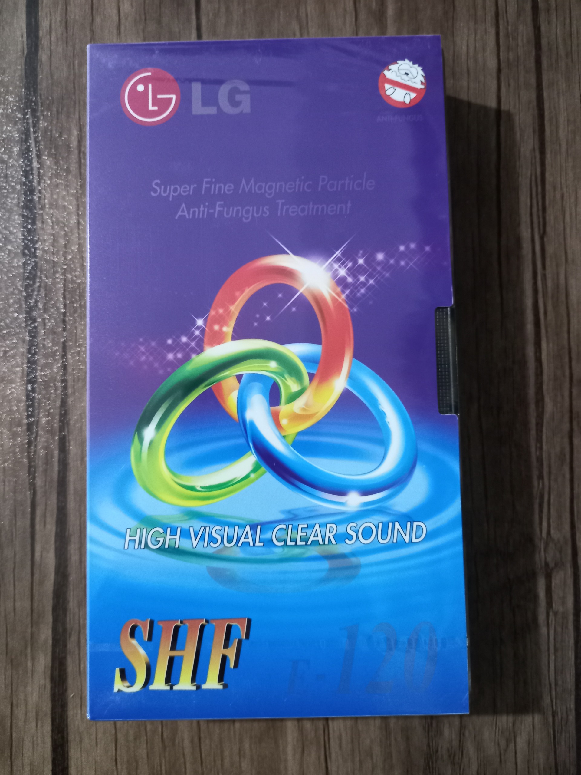 نوار ویدئو وی اچ اس خام