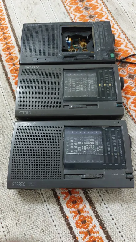 2 دستگاه رادیو سونی و 1 دستگاه SUNNY خراب