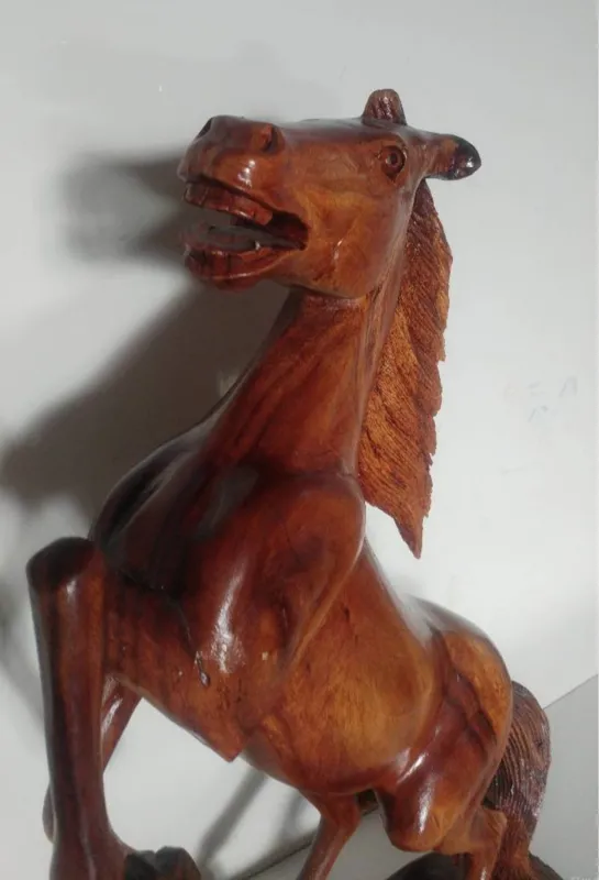 مجسمه اسب چوبی خاص