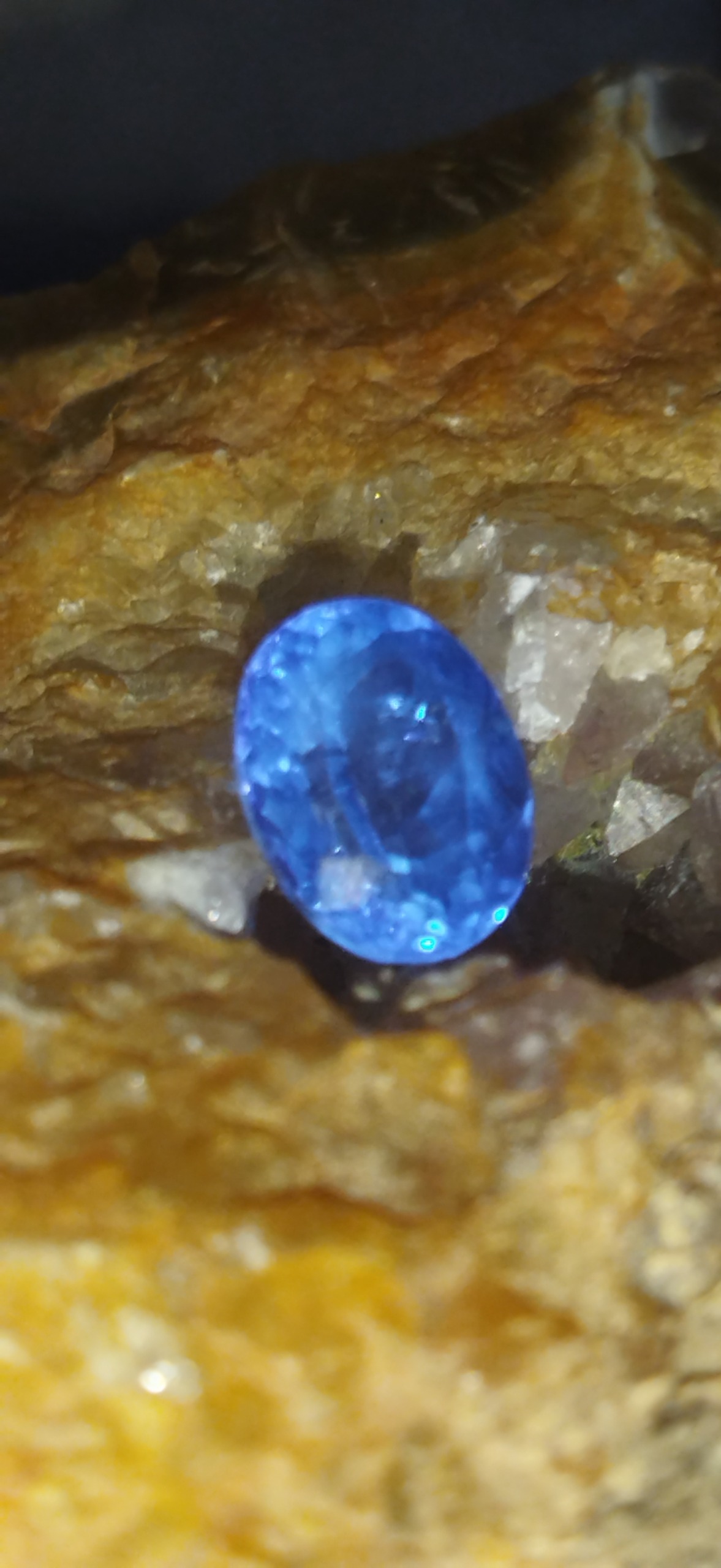 سنگ توپاز آبی لندن