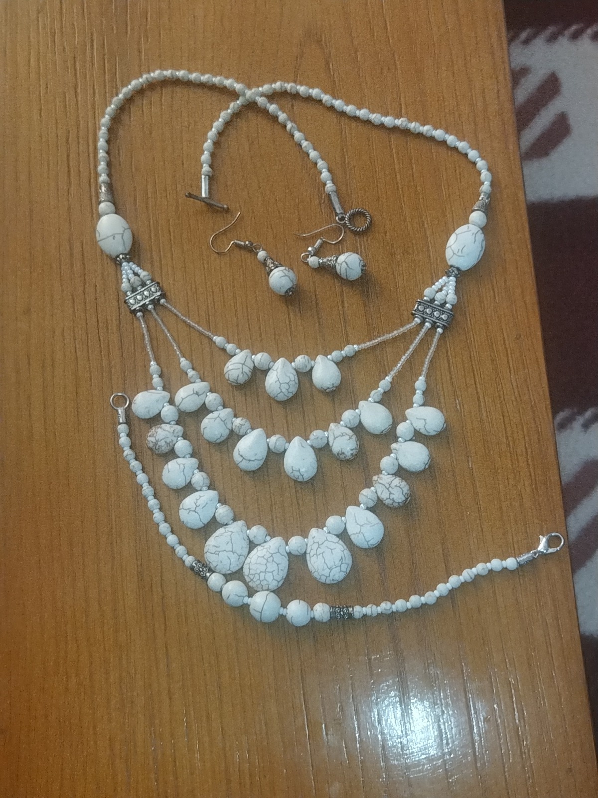 سرویس گردنبند سنگ هولیت اصل