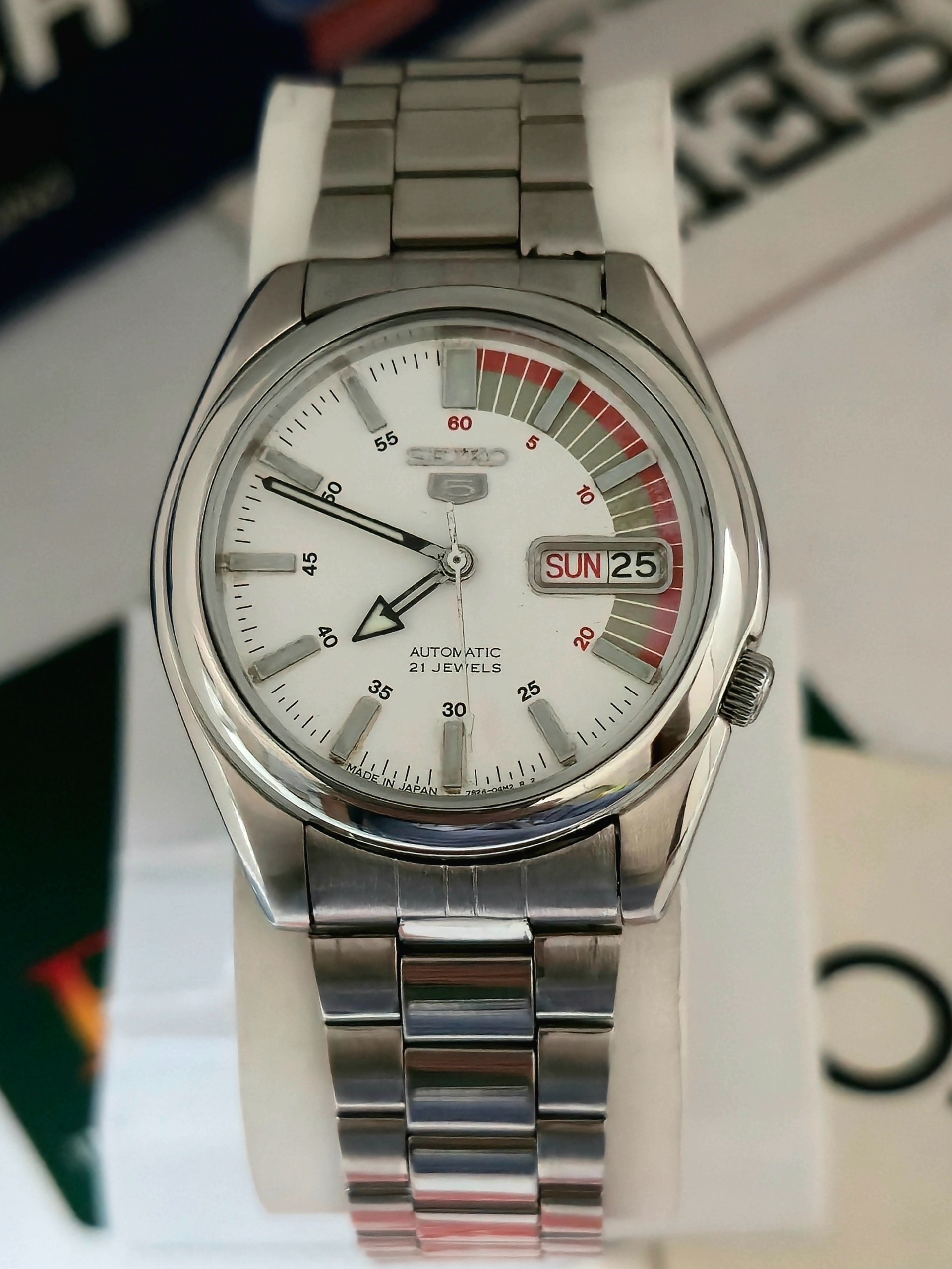 ساعت سیکو پنج پرچمی پشت شیشه ای