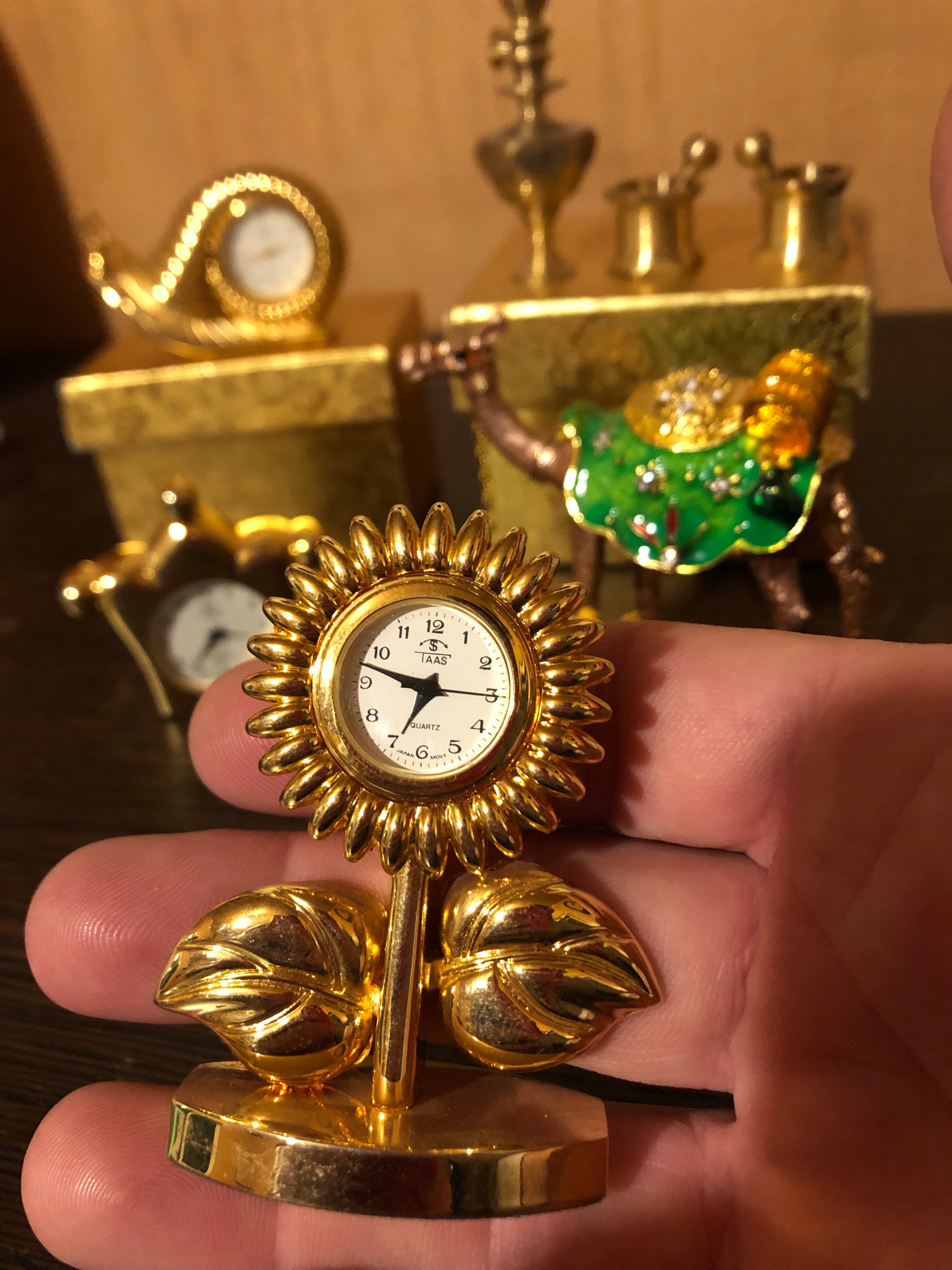 ساعت رومیزی کوچک جذاب