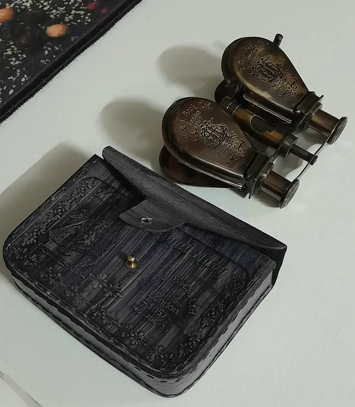 دوربین دوچشمی اُپرایی برنجی مارکدار