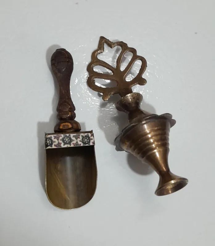 سرمه دان برنجی و سرتاس برنجی