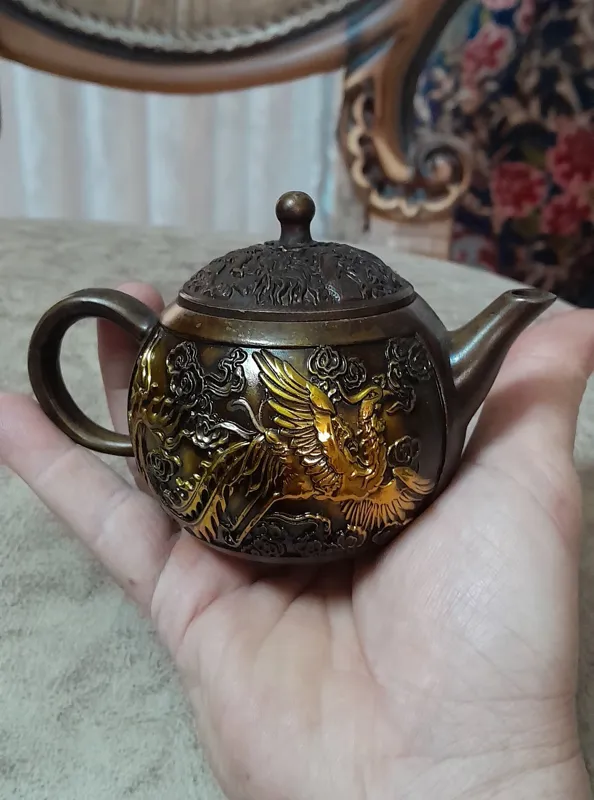 قوری کوچک برنزی منقوش تماشایی