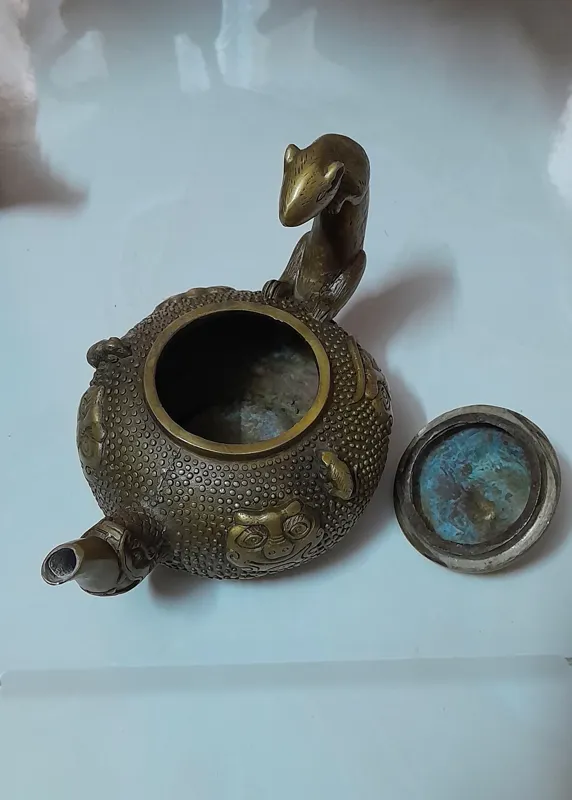 قوری آنتیک برنجی خاص و تماشایی