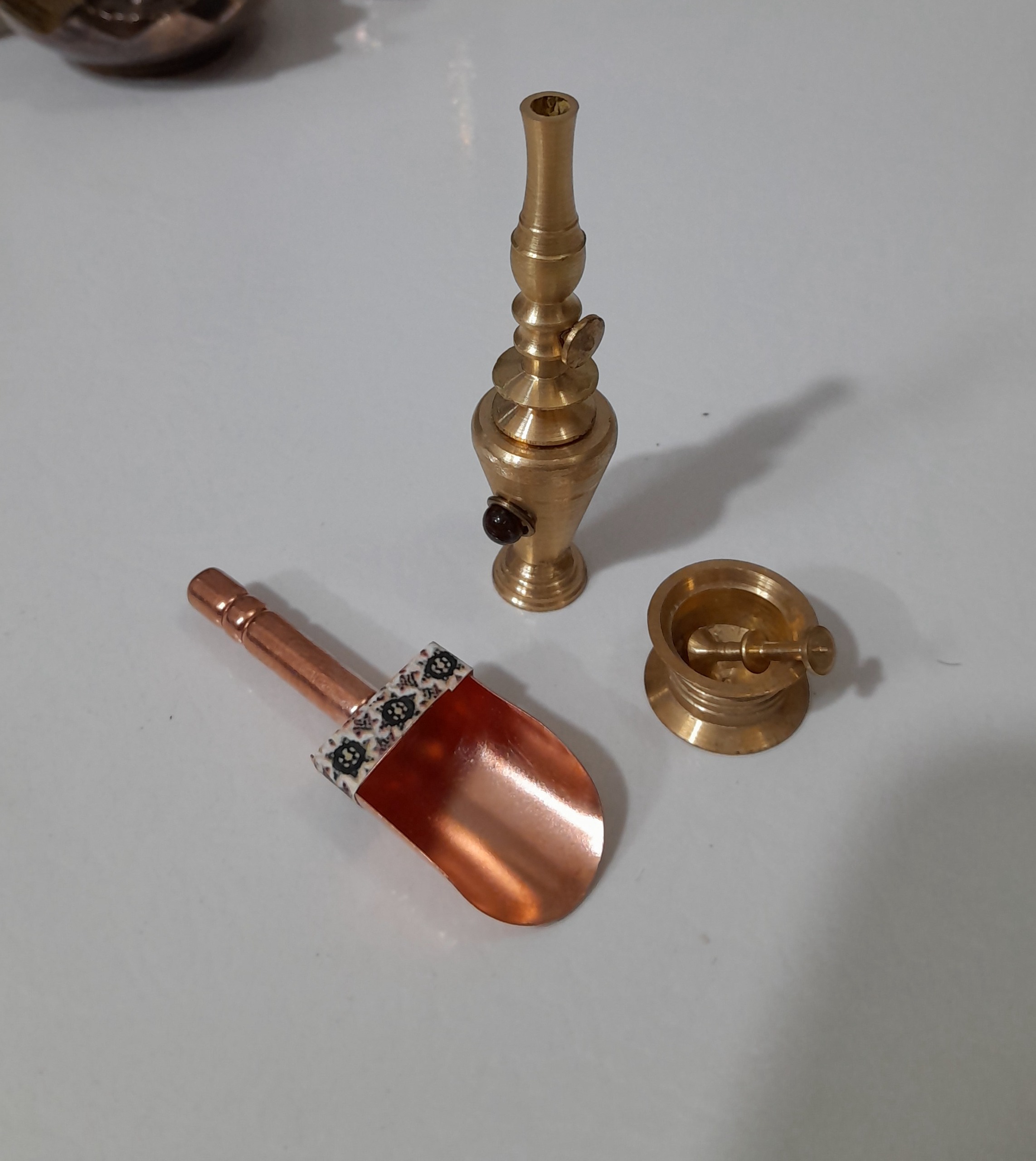 دکوری گردسوز برنجی هاون مینیاتوری پیمانه مسی