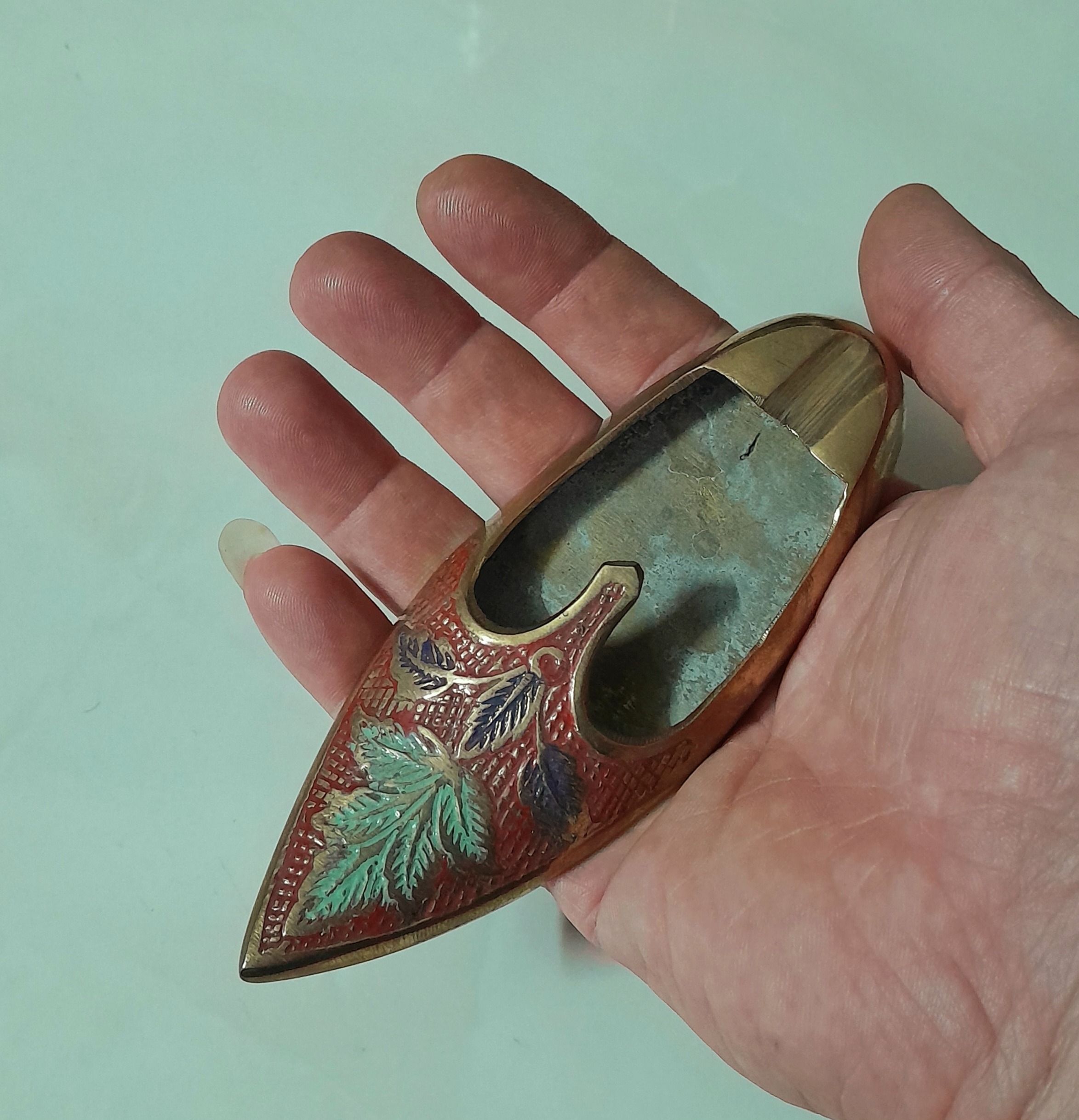 زیرسیگاری برنجی منقوش میناکاری