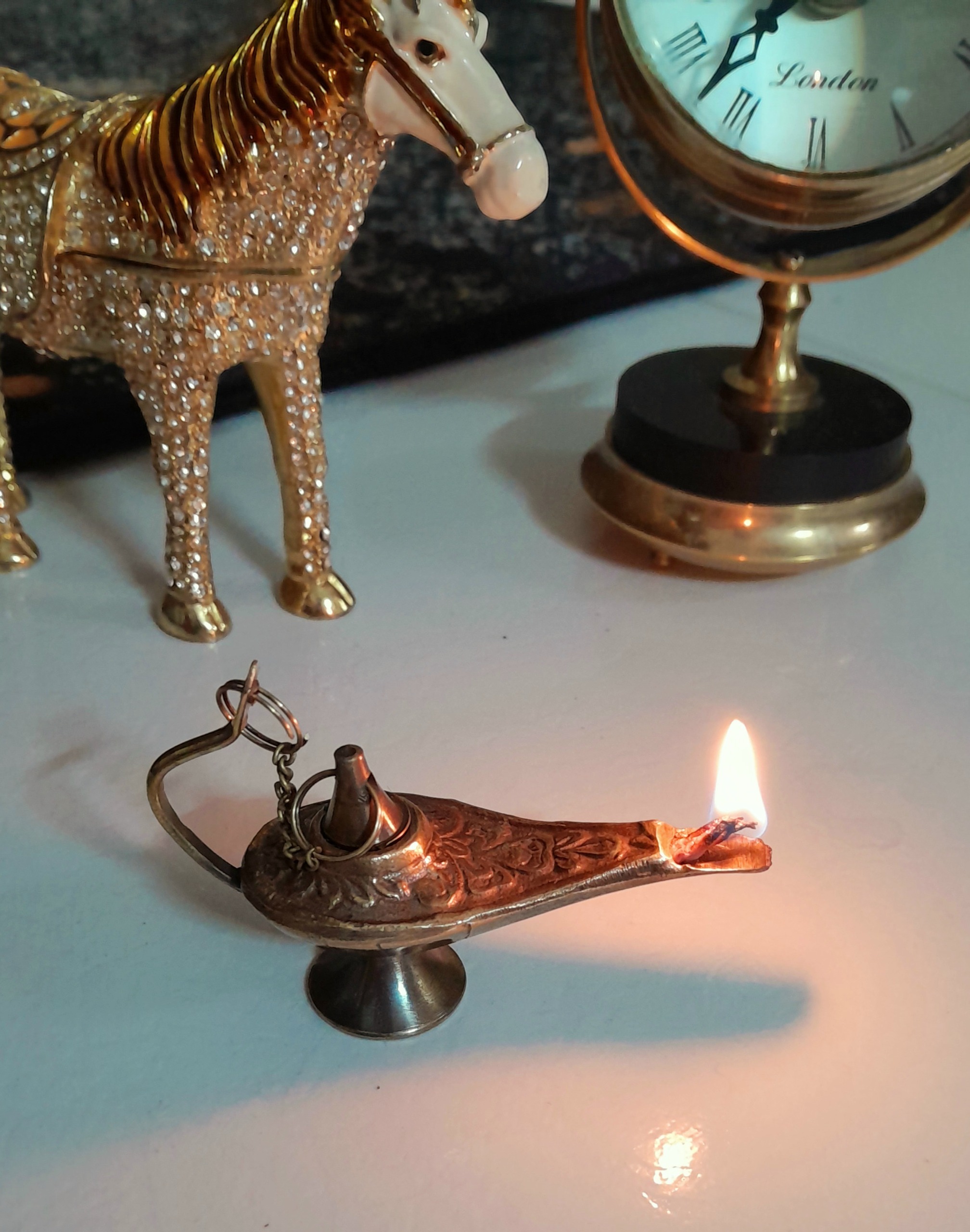 چراغ جادو برنجی منقوش کوچک