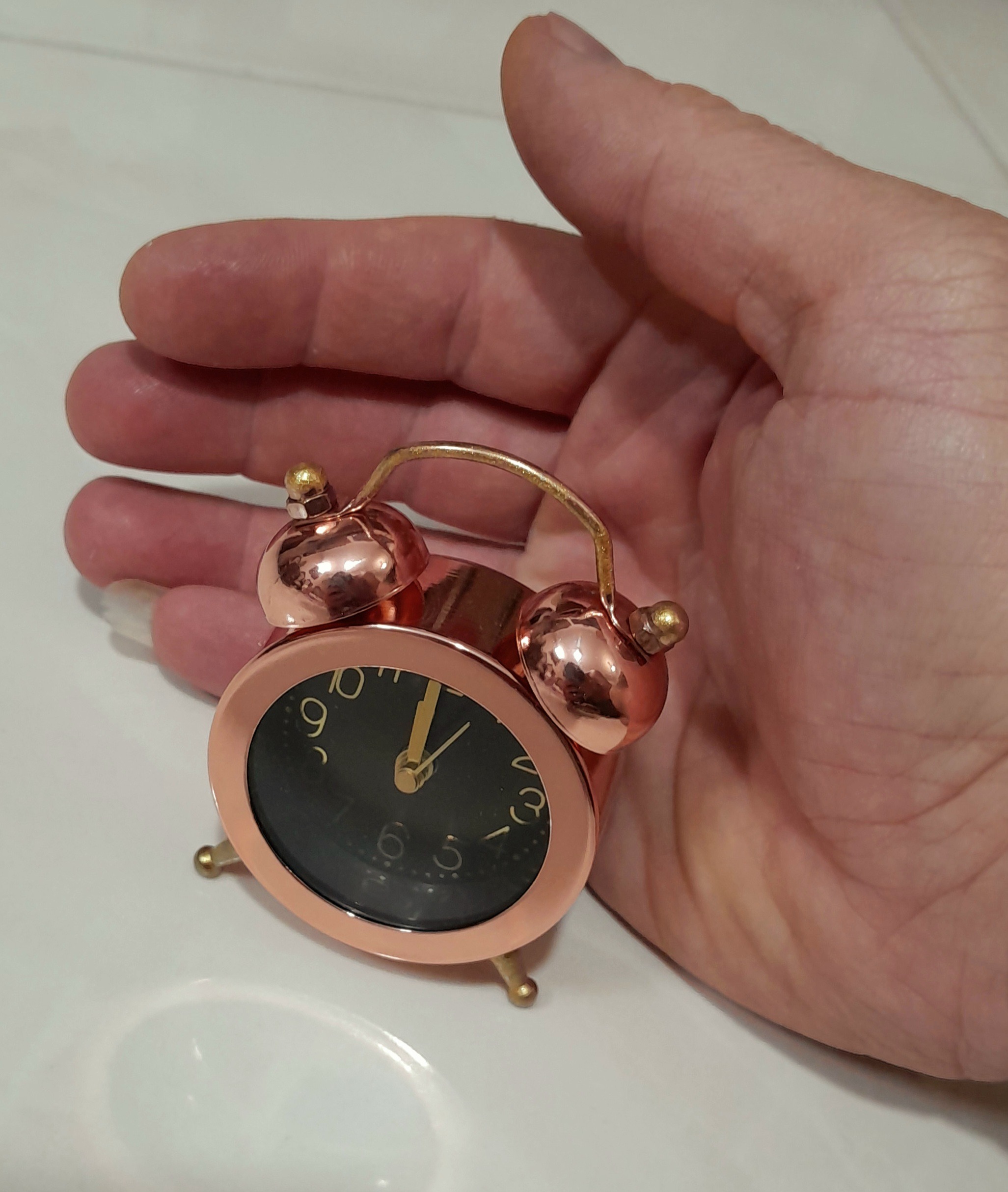 ساعت رومیزی کوچک فلزی زیبا