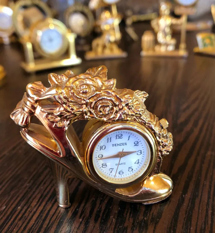 ساعت کوچک رومیزی جذاب