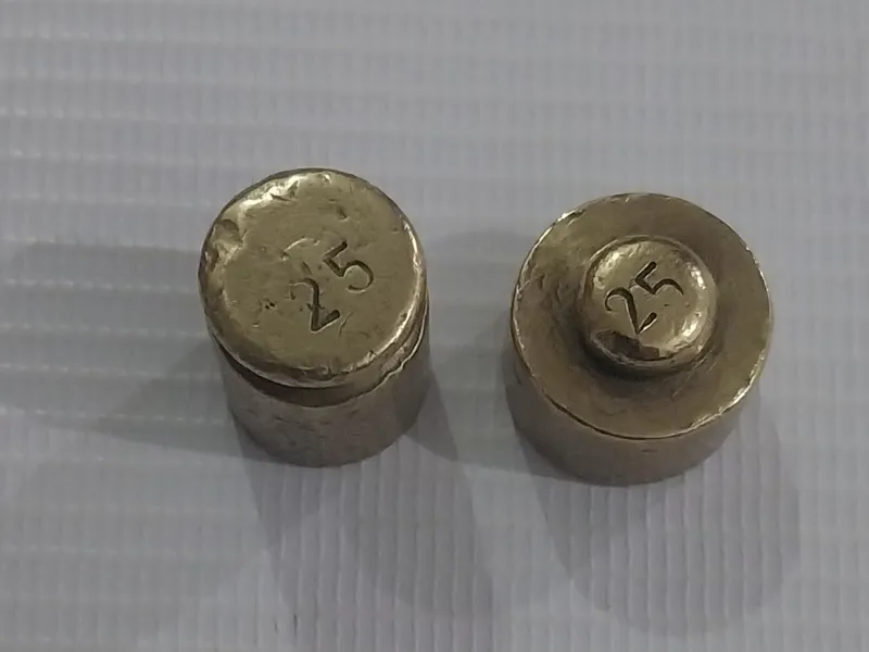 وزنه ترازوی قدیمی