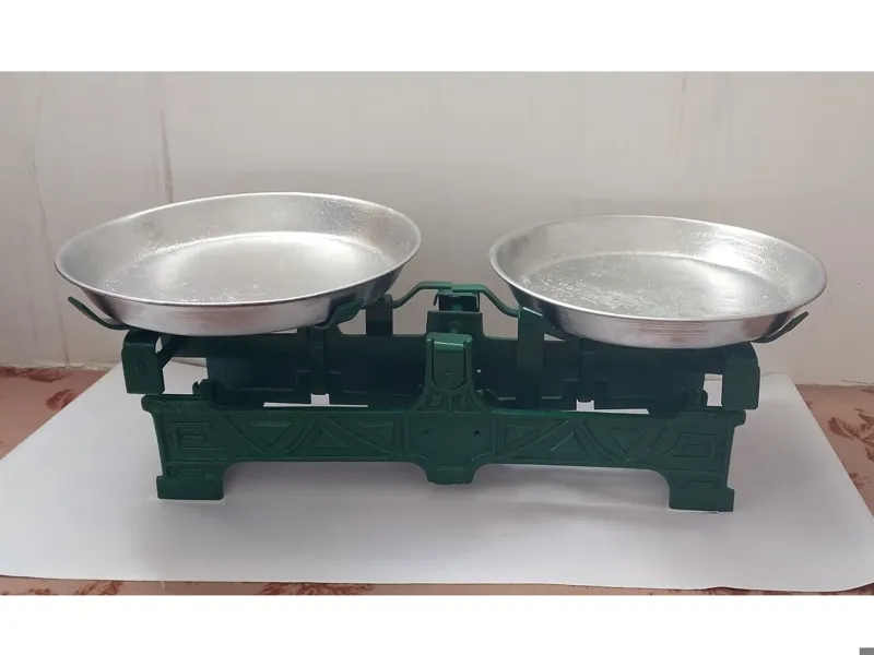 ترازوی دو کفه ای قدیمی