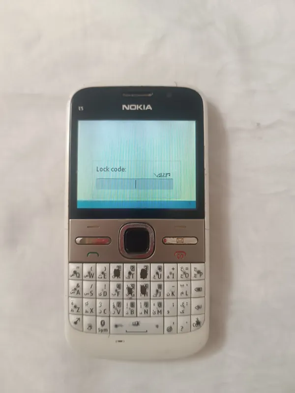 گوشی نوکیا E5