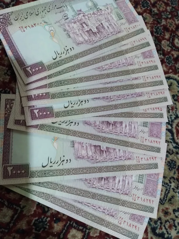 اسکناس 2000 ریالی جمهوری با امضا محمدخان. عادلی