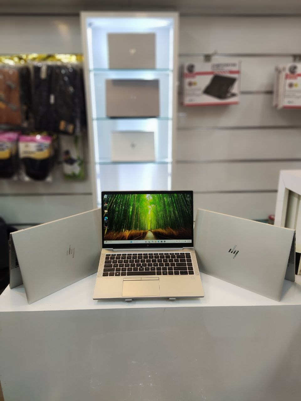 HP ELITEBOOK 840 G8 صفحه لمسی رم و هارد قابل ارتقا