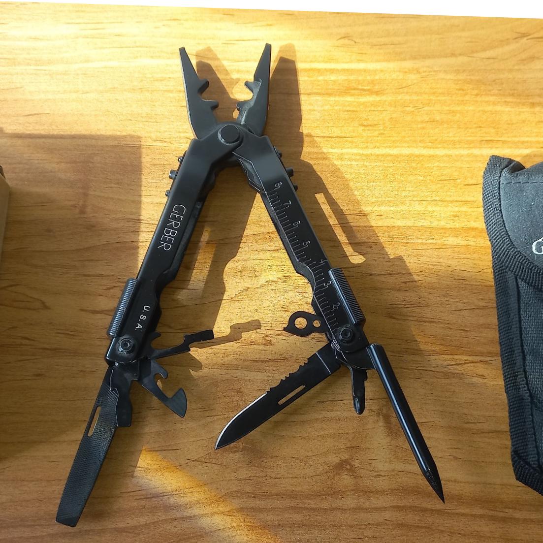 انبردست. ابزار. چند کاره. گربر. تخریب اکبند