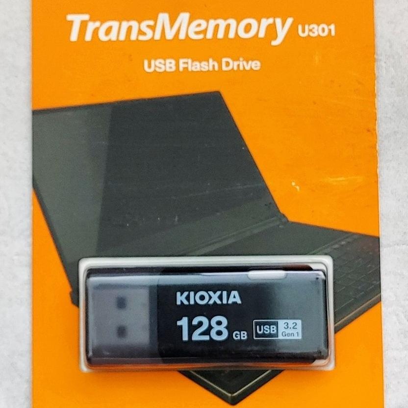 فلش مموری U301 کیوکسیا 128 گیگ ژاپنی با گارانتی