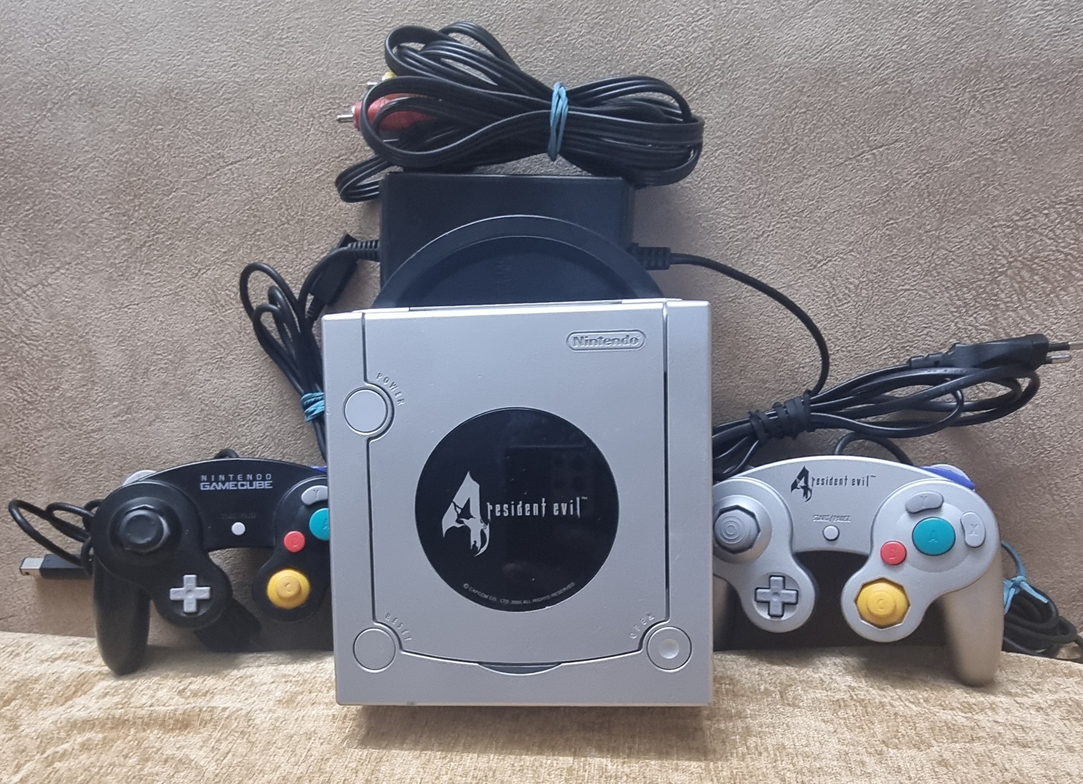 GAMECUBE PAL RESIDENT EVIL 4 BUNDLE