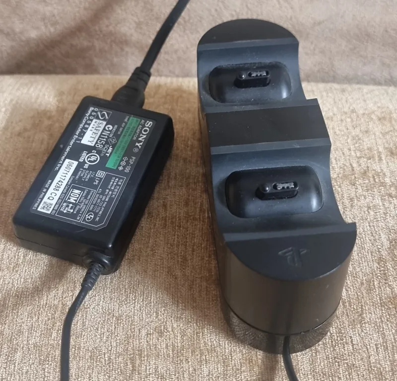 شارژر دسته پلی استیشن 4