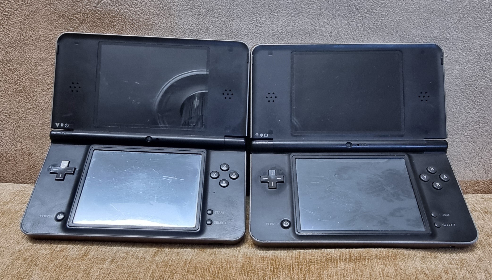 2 عدد NINTENDO DSI XL