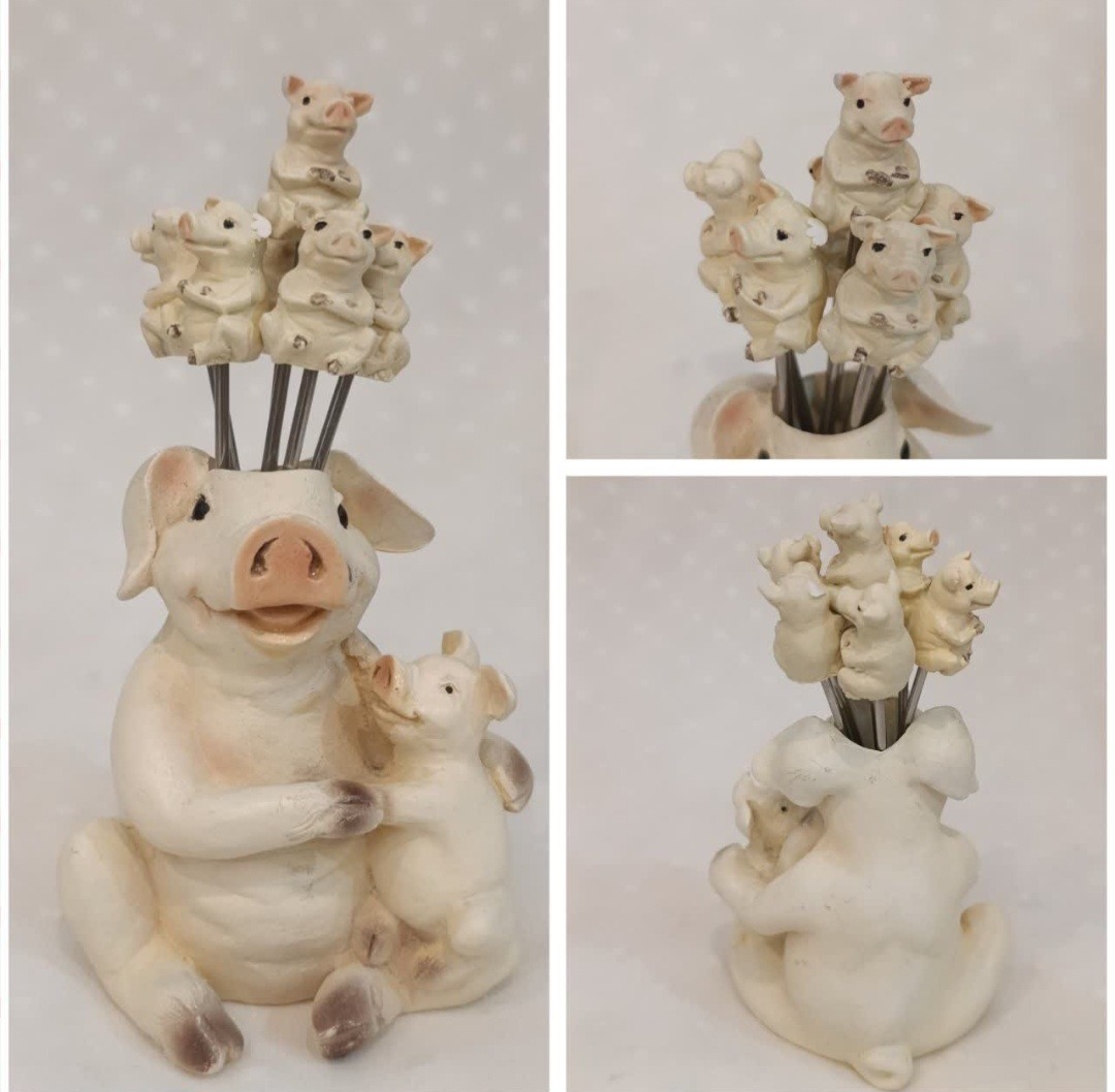 زیتون خوری یکی از چنگالها گوشش شکسته