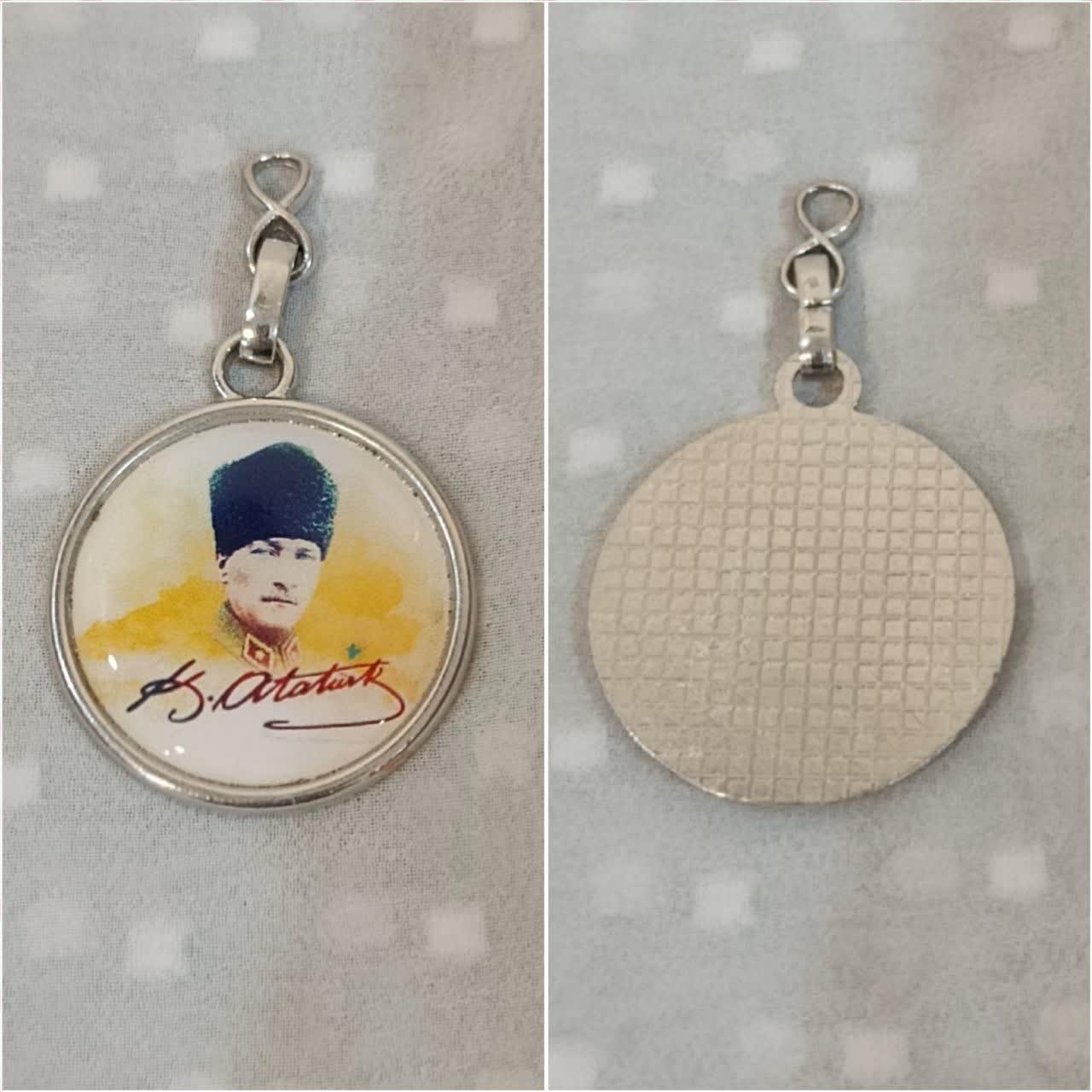 آویز زیبای اتا ترک