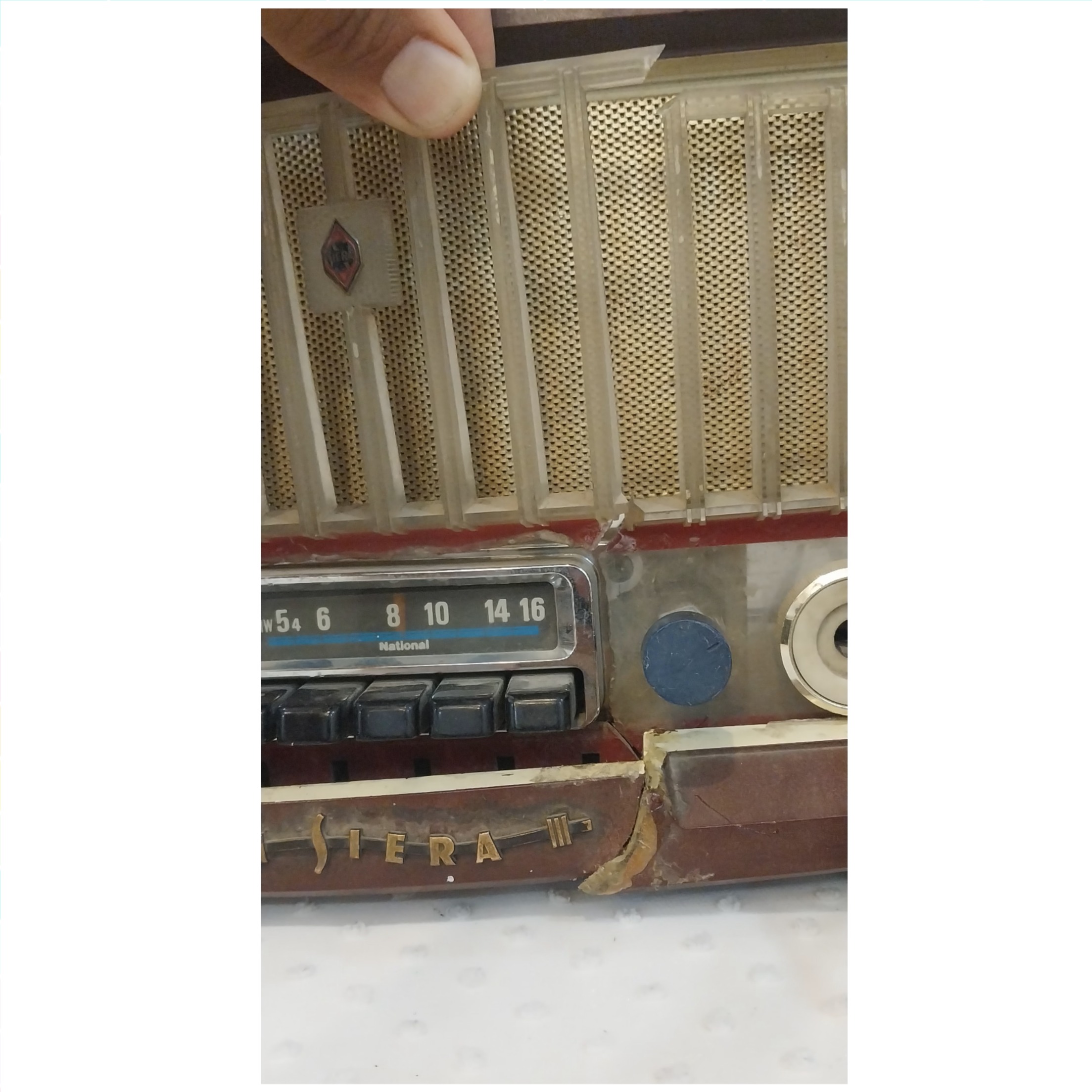 رادیو قدیمی شکسته توضیحات