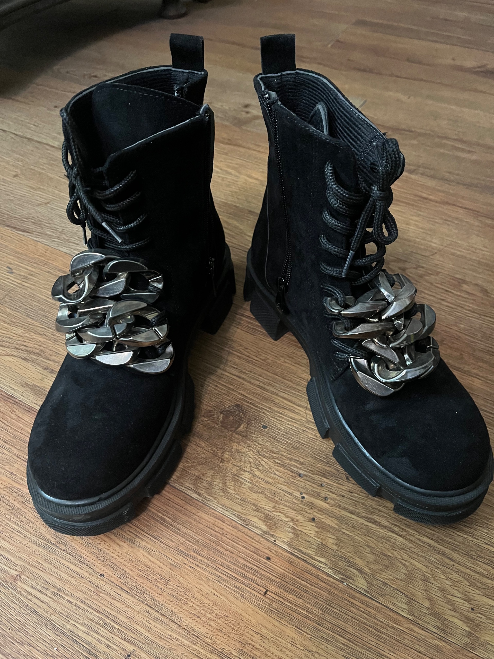 پوتین زنانه زنجیر دار کار شده