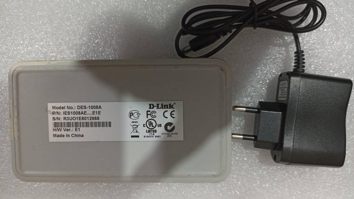 سوییچ شبکه دی لینک 8 پورت DES-1008A 10/100/1000