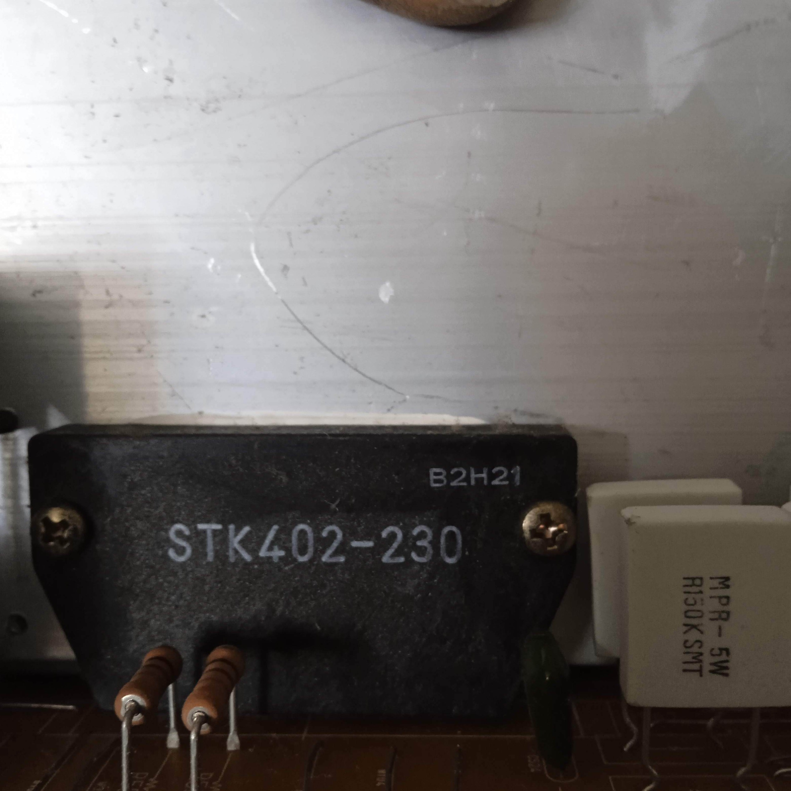 دو عدد آی سی stk کمیاب خفن و کلی چیز دیگه