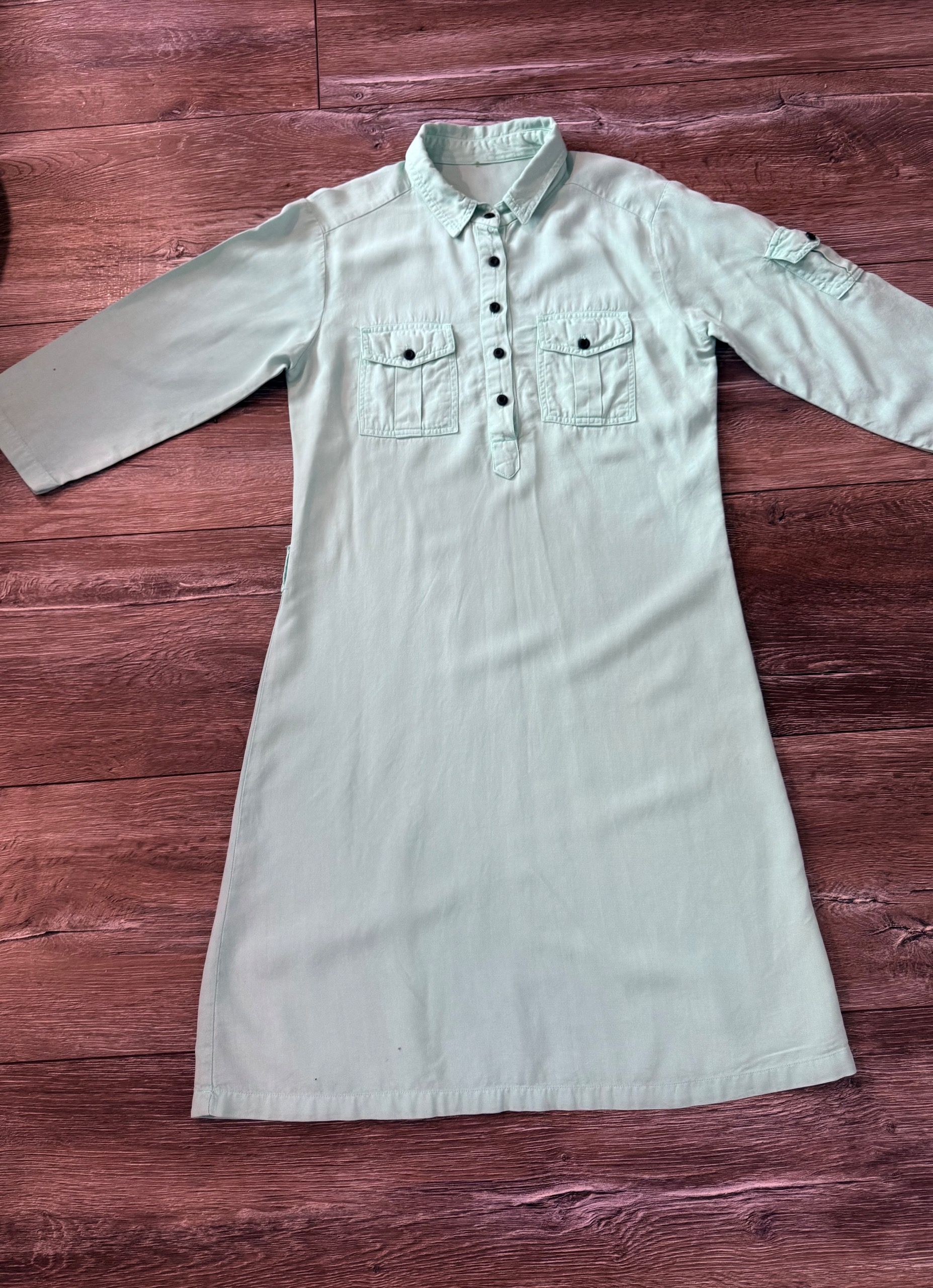 پیراهن سبز -ابی خارجی