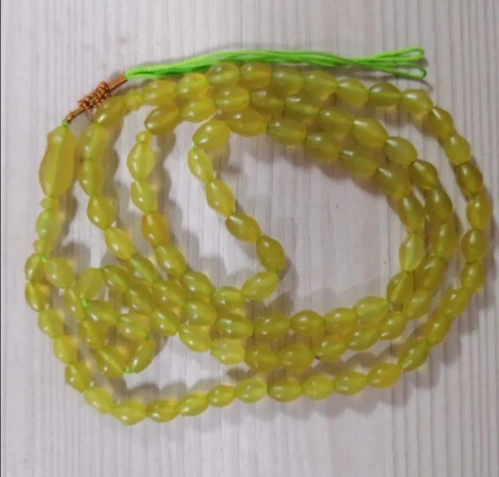 تسبیح شاه مقصود رنگ زرد درجه یک