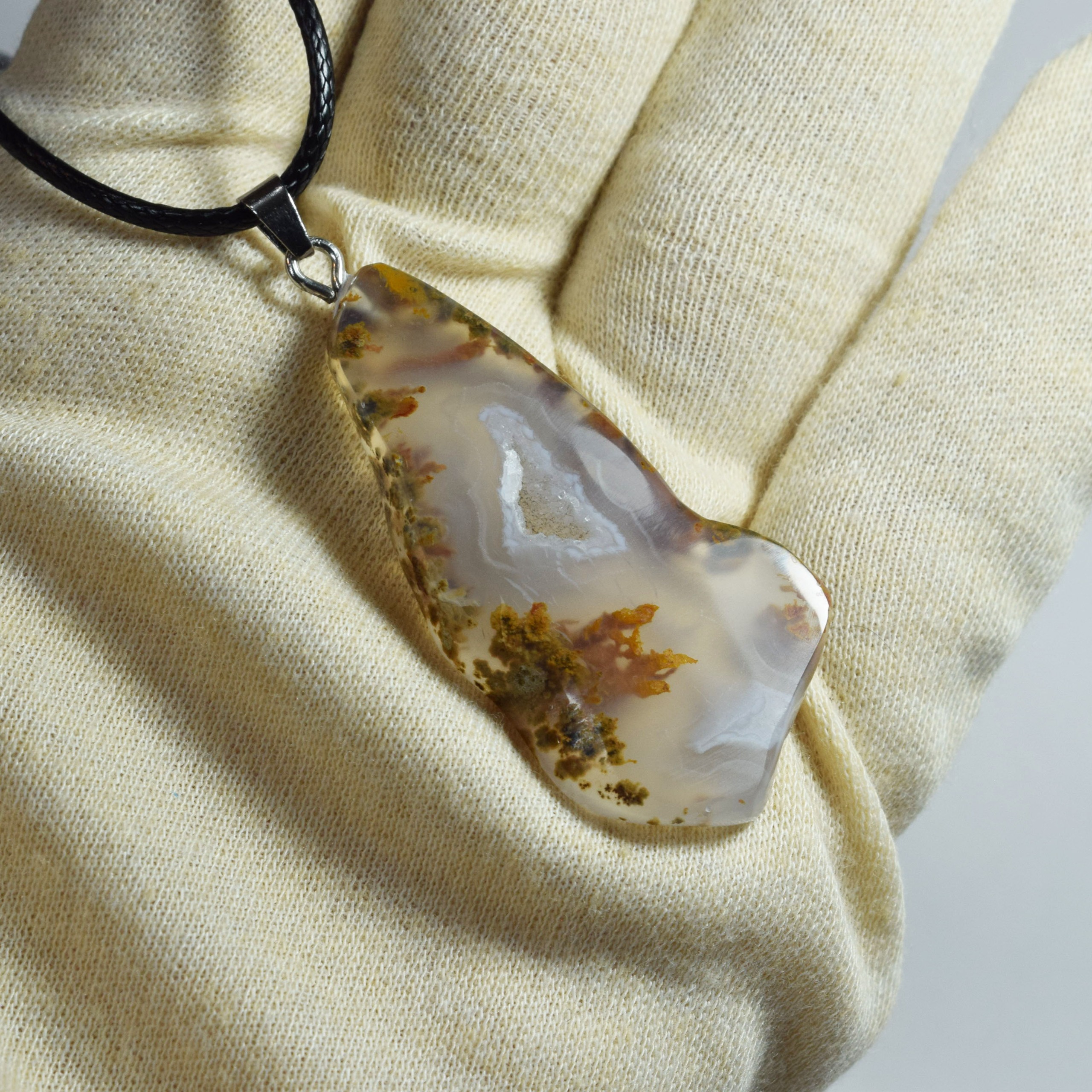 آویز سنگ عقیق ژئود دار با شجر پاییزی ابری ظریف