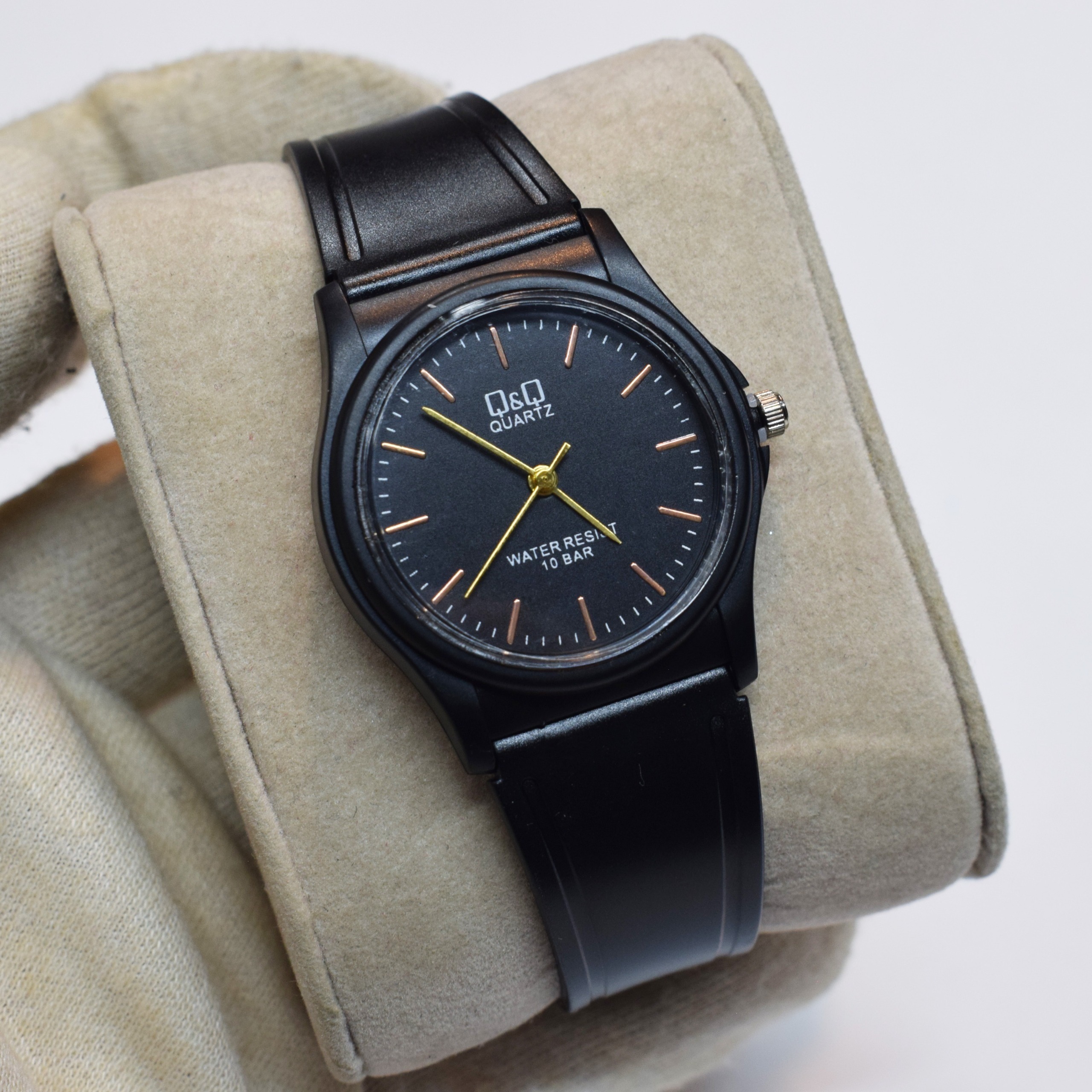 حراجی مزایده ساعت Q and Q کلاسیک