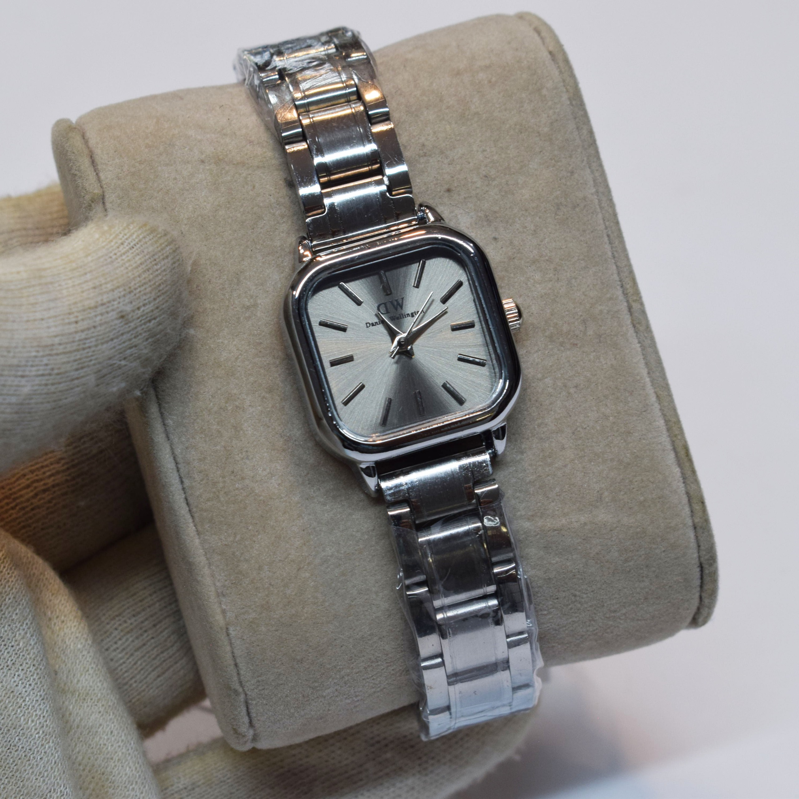 ساعت DW مربعی مدل 2025 زنانه