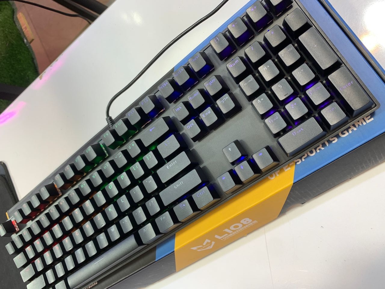 کیبورد مکانیکال 108 فول RGB با قابلیت تغییر رنگ