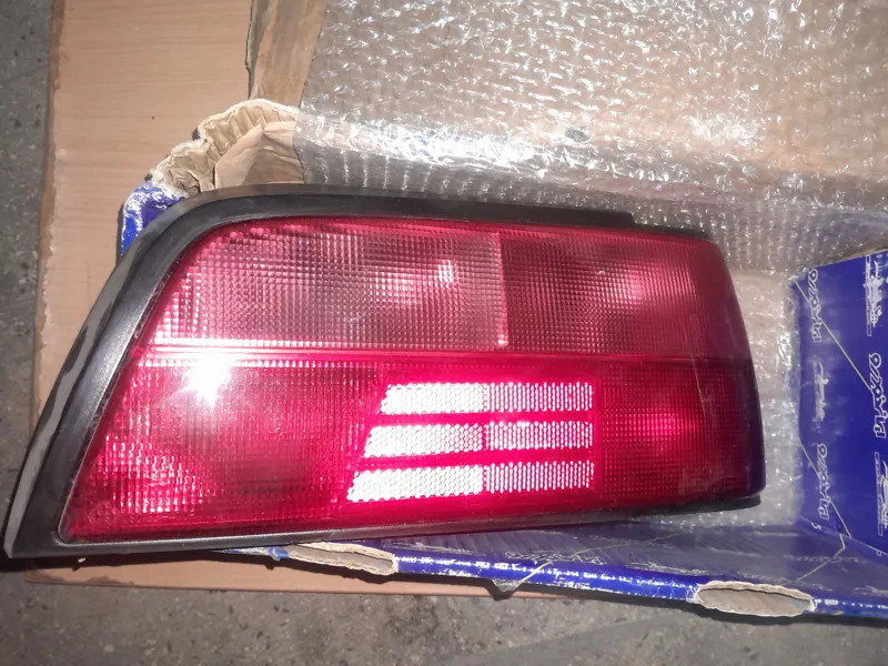 چراغ خطر عقب پژو پارس سمت راست شرکتی قدیم