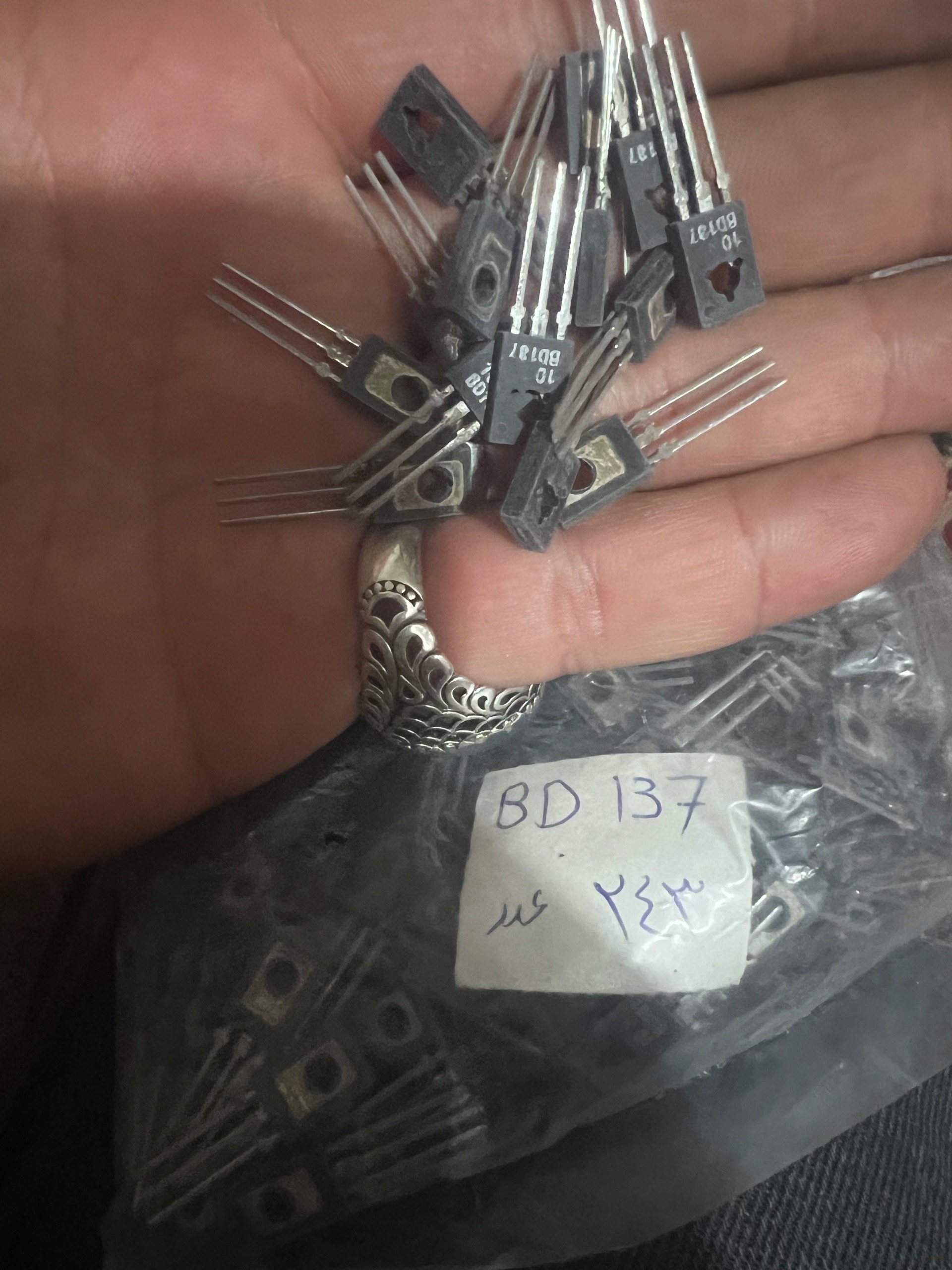 ترانزیستور ژاپنی BD137
