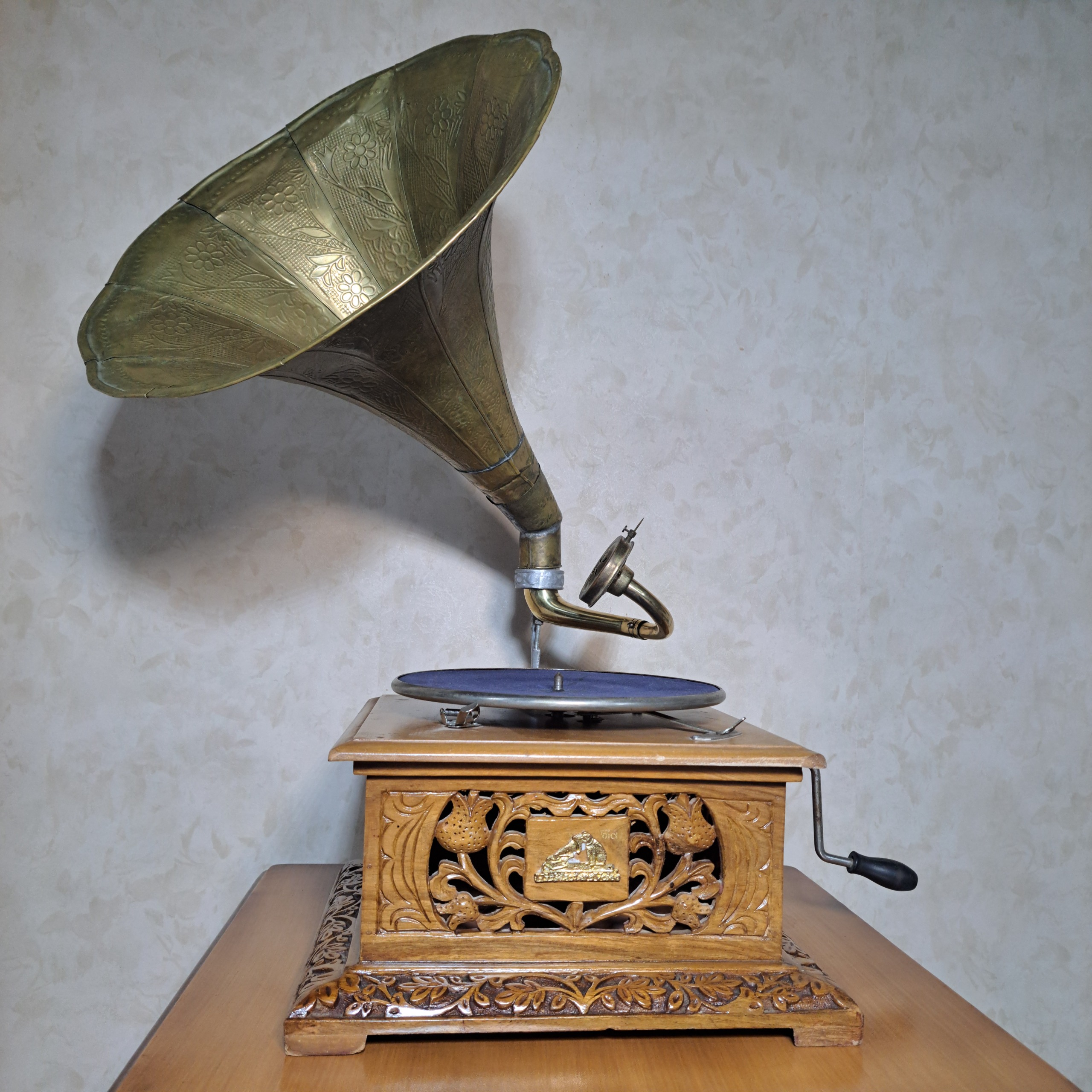  گرامافون قدیمی هندلی