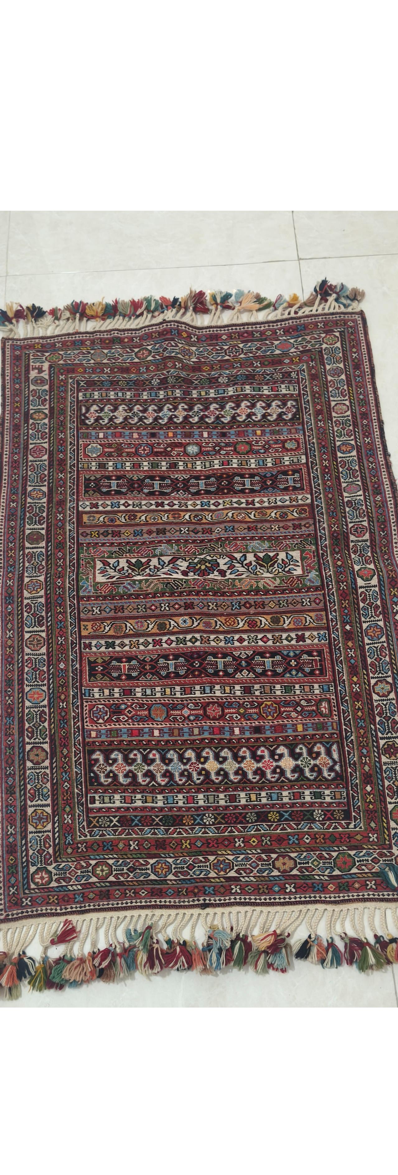 گلیم دستباف سیرجان