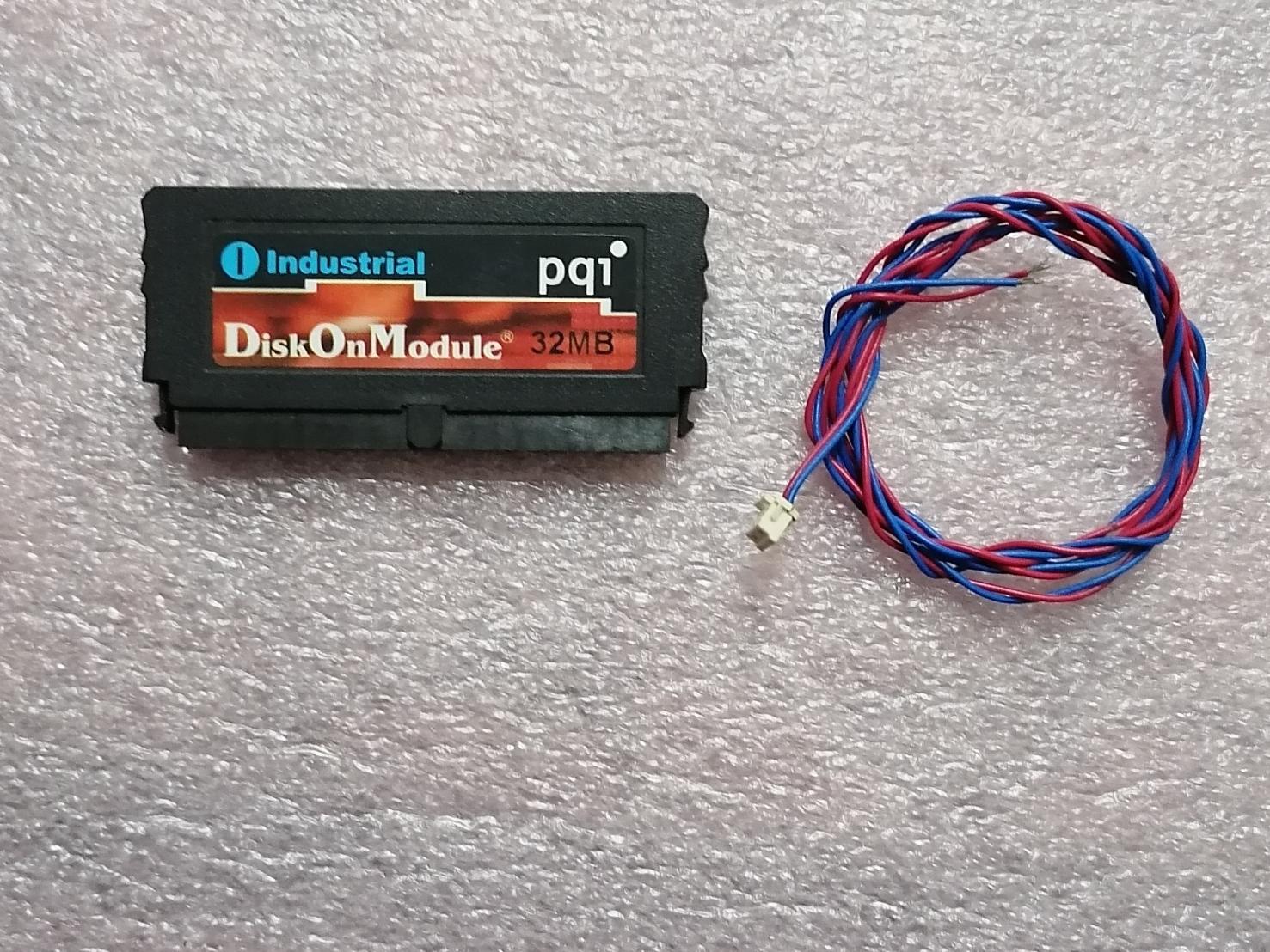  یک عدد هارد SSD صنعتی 40 پین DOM 32mb IDE