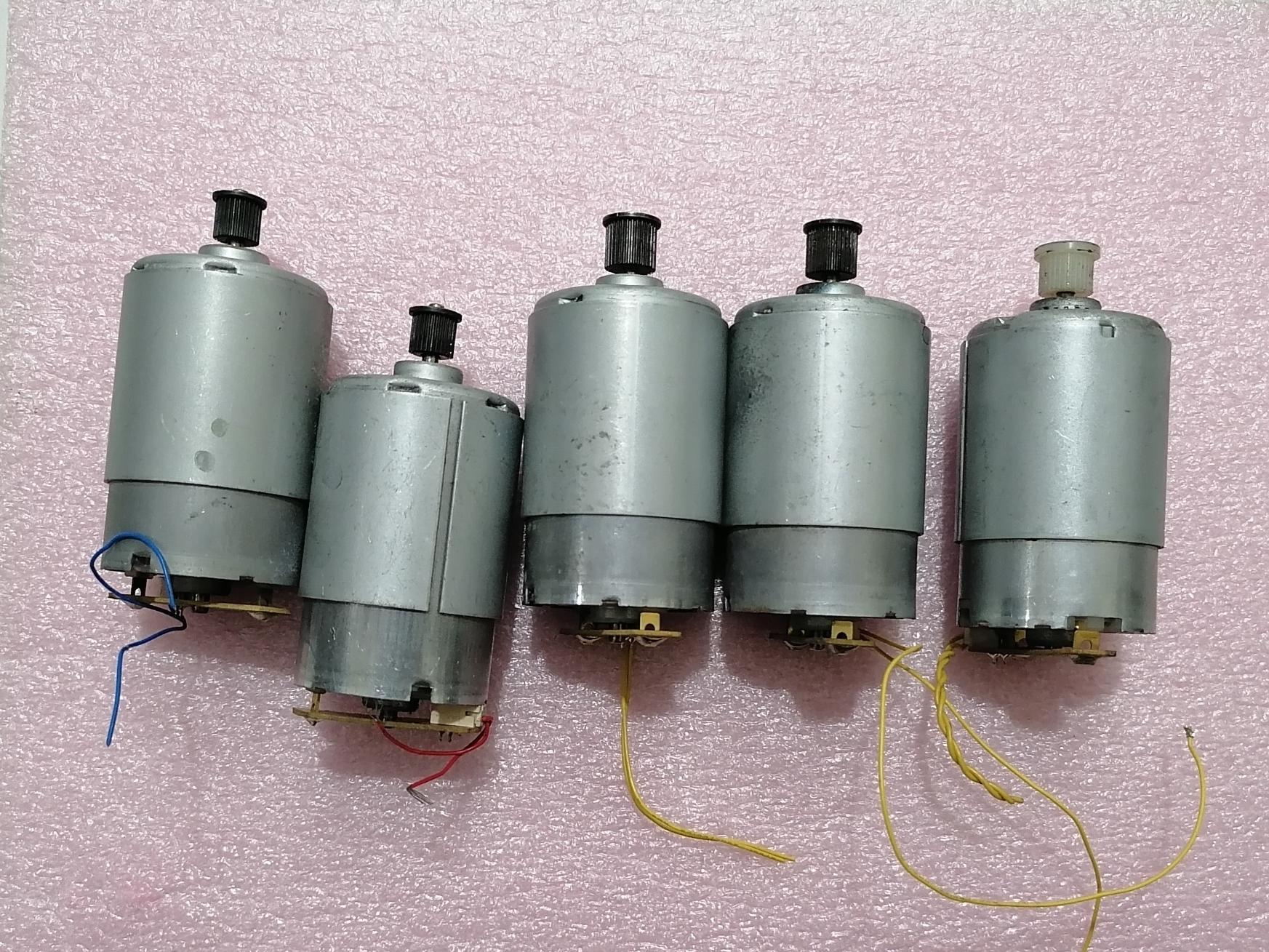 یک عدد موتور dc 24 V
