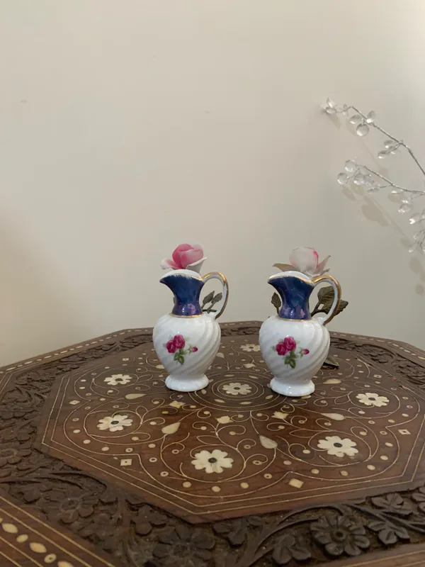 یک جفت تنگ کوچک ژاپنی