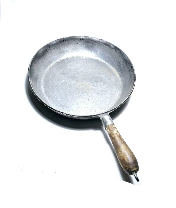 ماهیتابه سفری دسته چوبی /قدیمی